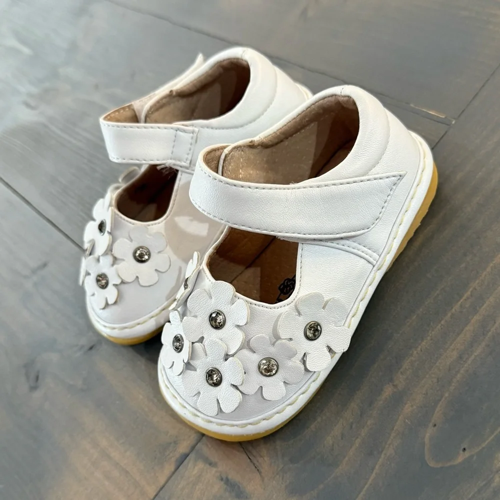 Little Mae’s Boutique Crystal Flowers Mary Jane Squeaky Shoes Size 4